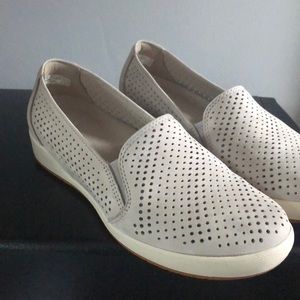 Dansko tan comfort shoes new no tag